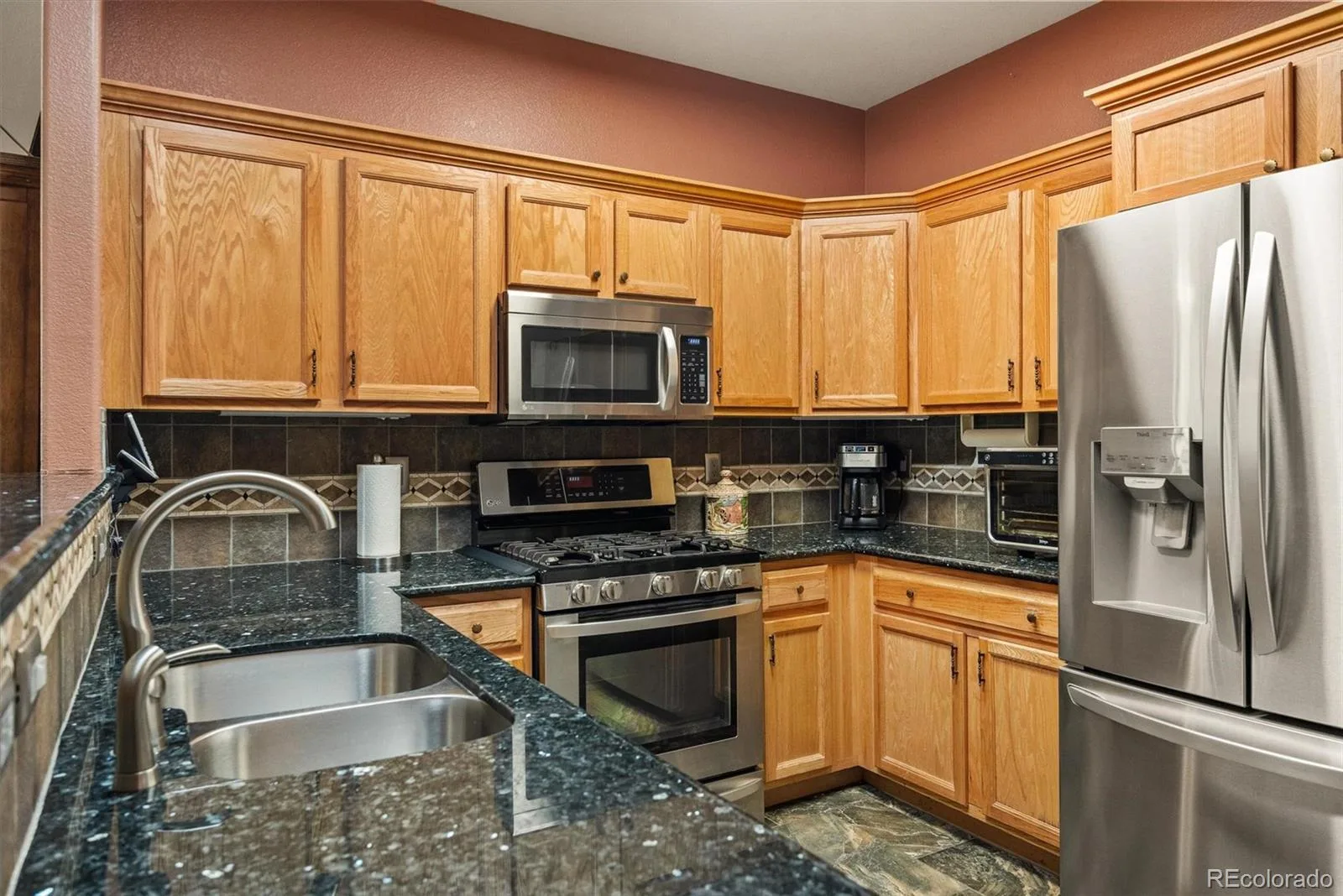 927 S Evanston Circle Aurora CO 80012 | MLS #REC6060105 09262026011728 1600 11