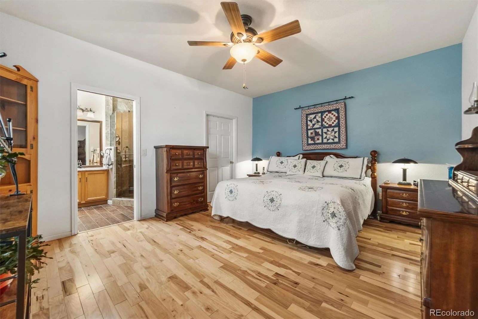 927 S Evanston Circle Aurora CO 80012 | MLS #REC6060105 09262026011728 1600 15