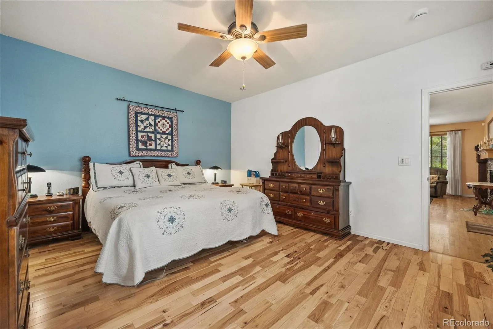 927 S Evanston Circle Aurora CO 80012 | MLS #REC6060105 09262026011728 1600 16