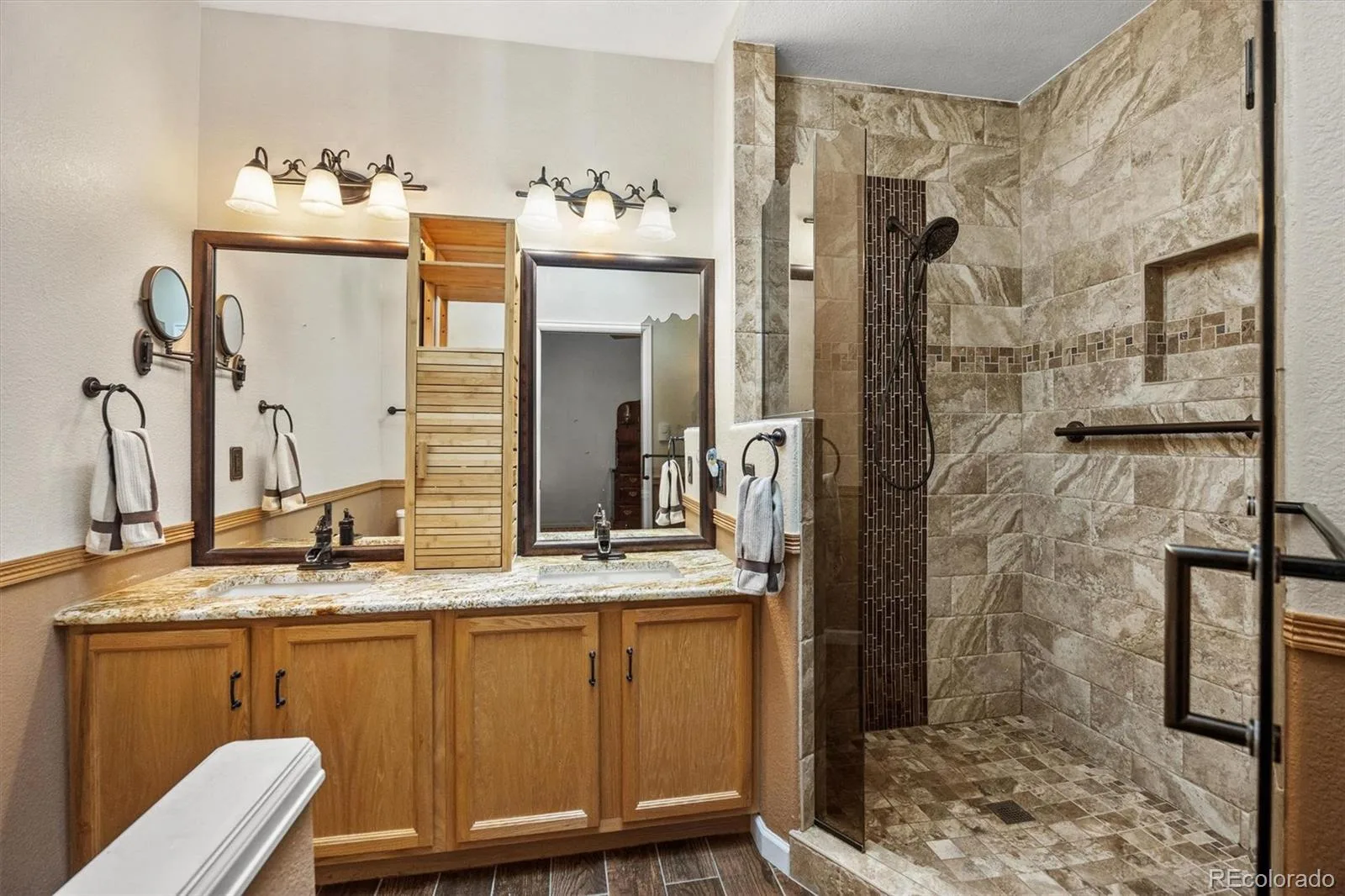 927 S Evanston Circle Aurora CO 80012 | MLS #REC6060105 09262026011728 1600 17