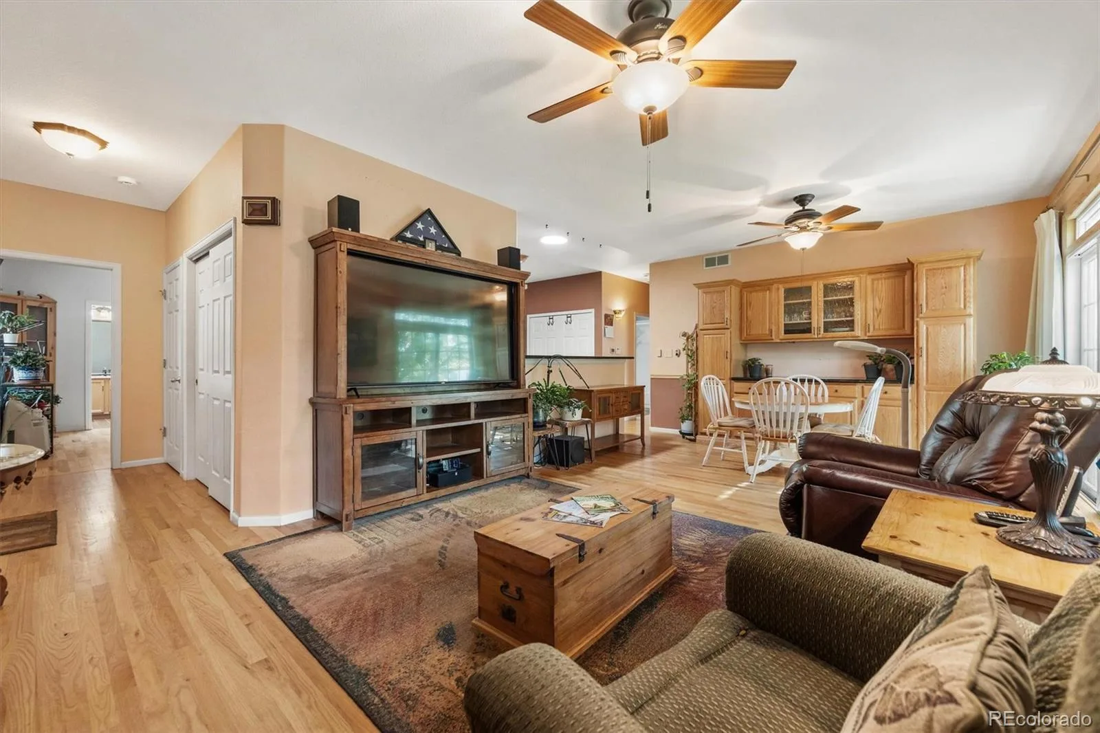 927 S Evanston Circle Aurora CO 80012 | MLS #REC6060105 09262026011728 1600 2