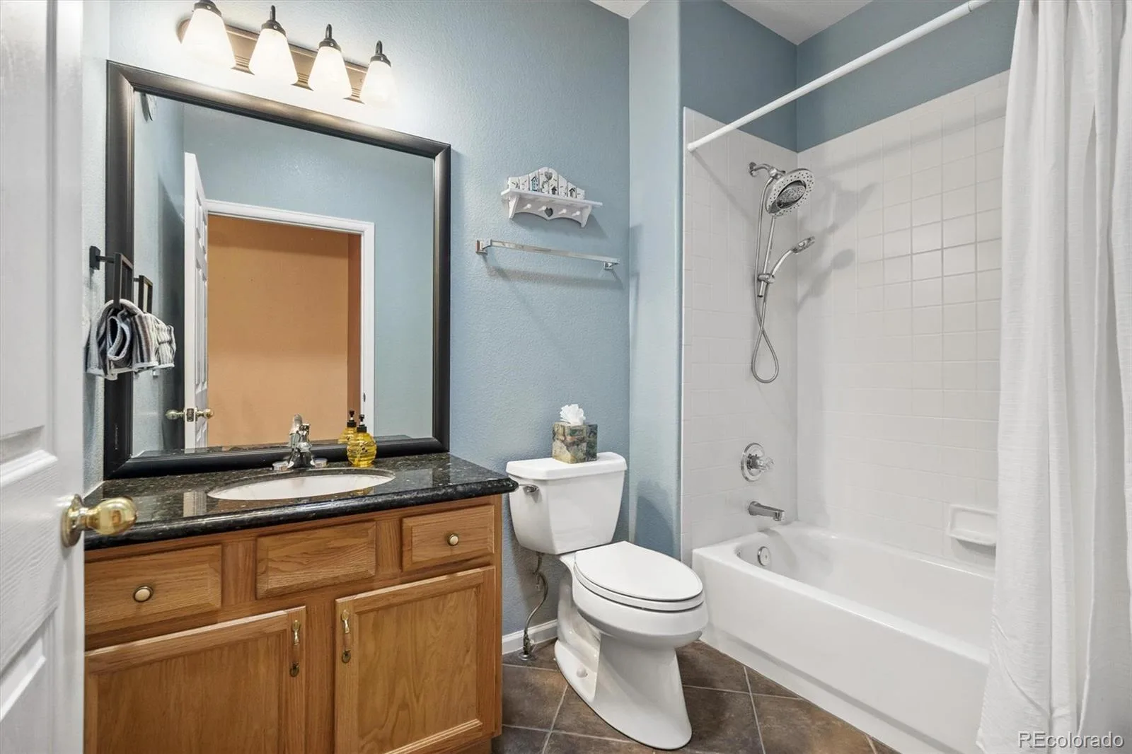 927 S Evanston Circle Aurora CO 80012 | MLS #REC6060105 09262026011728 1600 22