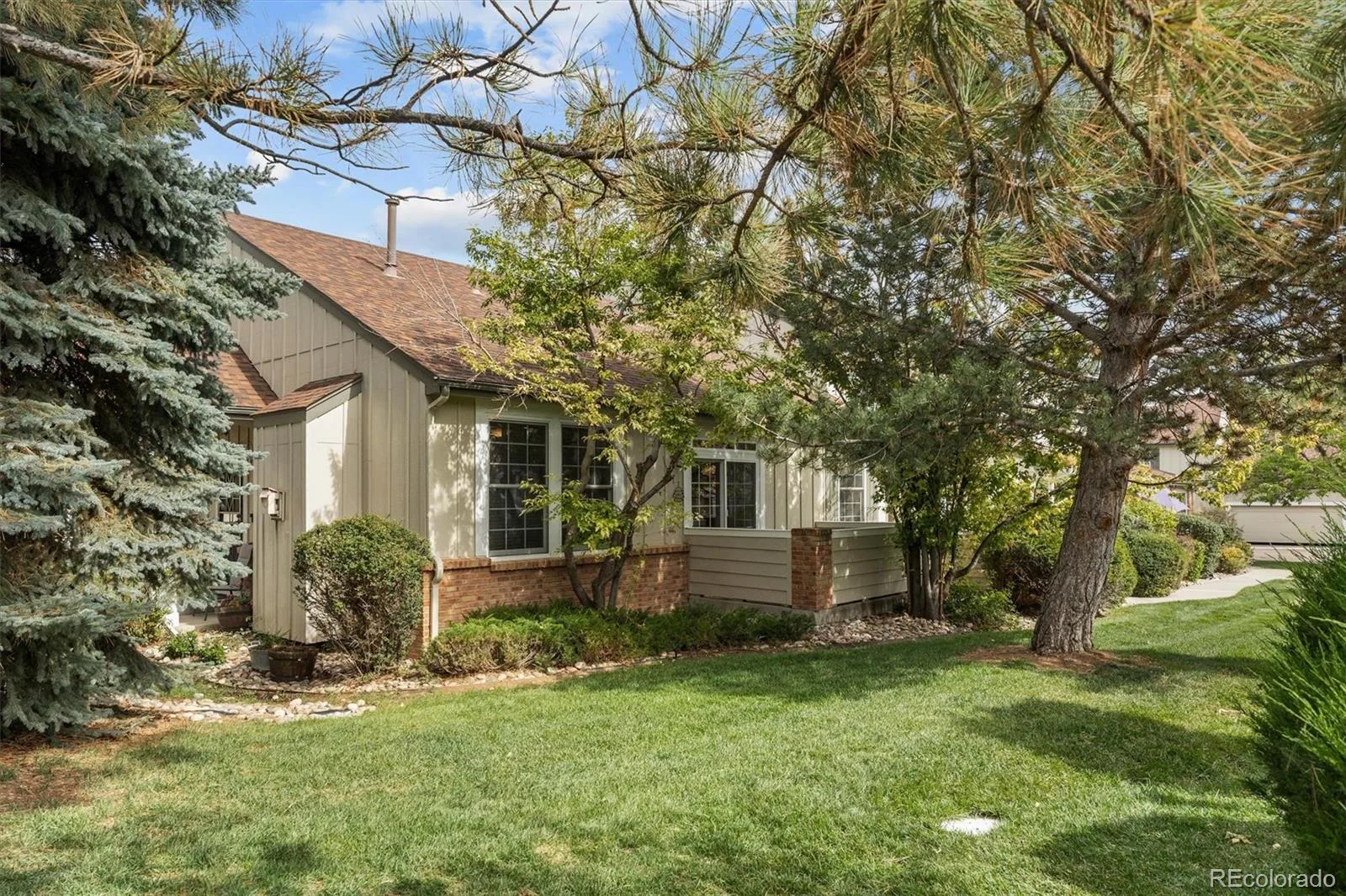 927 S Evanston Circle Aurora CO 80012 | MLS #REC6060105 09262026011728 1600 27