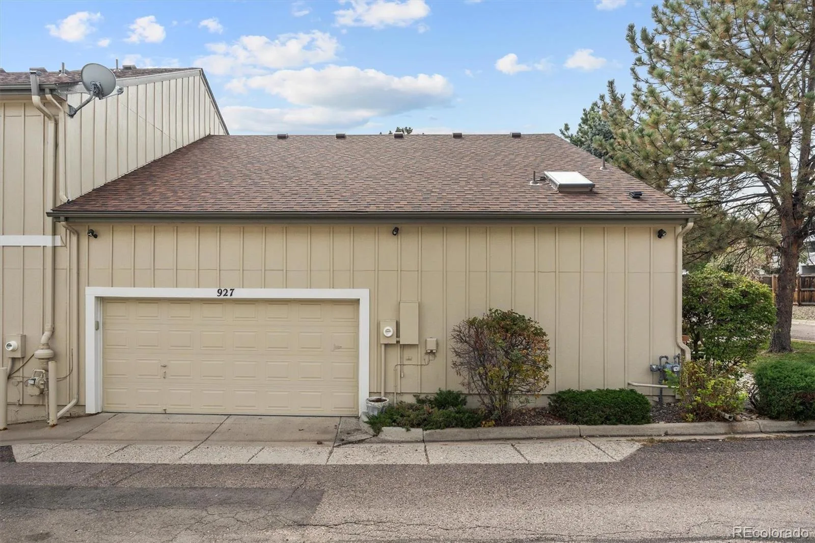 927 S Evanston Circle Aurora CO 80012 | MLS #REC6060105 09262026011728 1600 28
