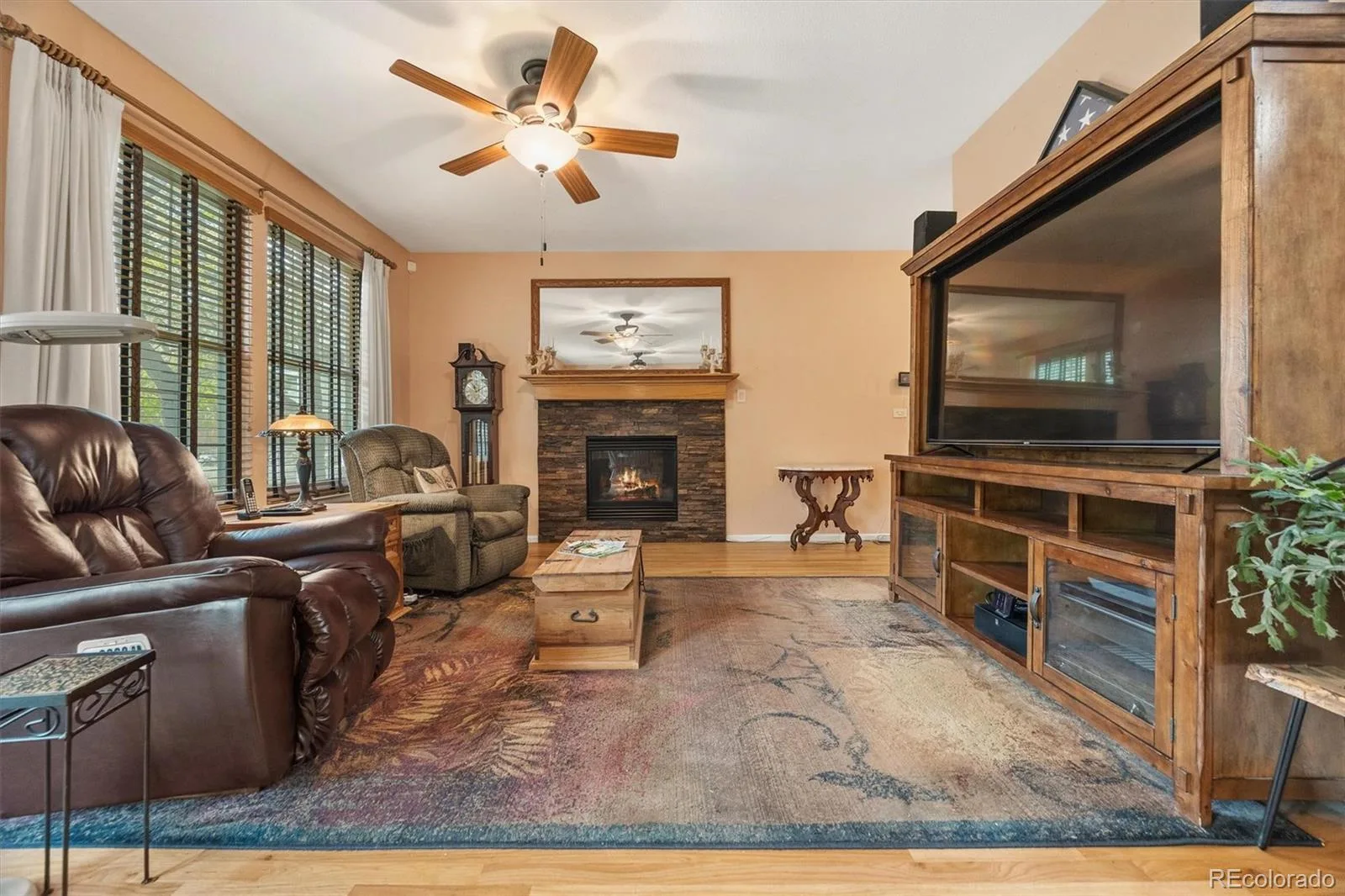 927 S Evanston Circle Aurora CO 80012 | MLS #REC6060105 09262026011728 1600 4