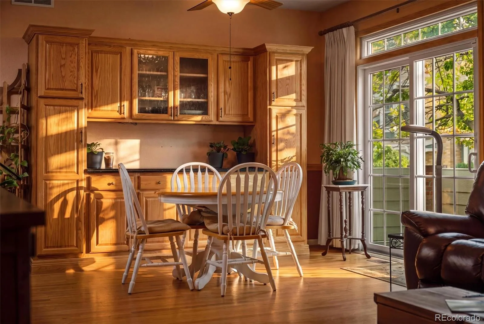 927 S Evanston Circle Aurora CO 80012 | MLS #REC6060105 09262026011728 1600 5