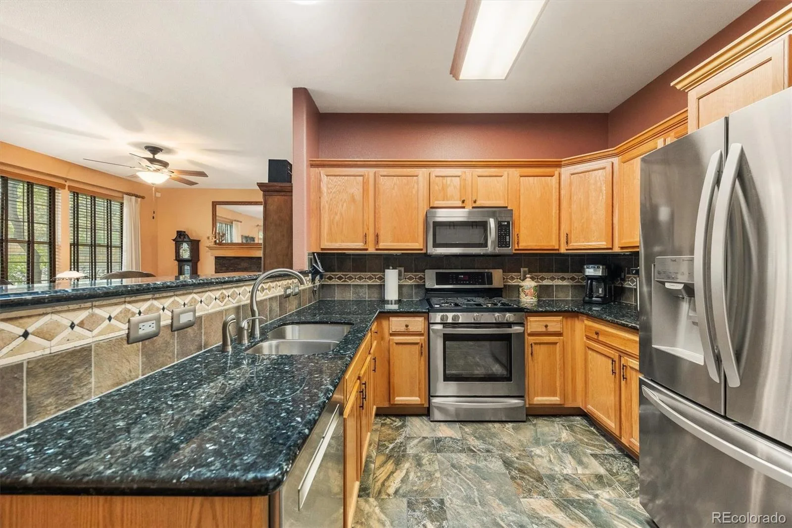 927 S Evanston Circle Aurora CO 80012 | MLS #REC6060105 09262026011728 1600 8