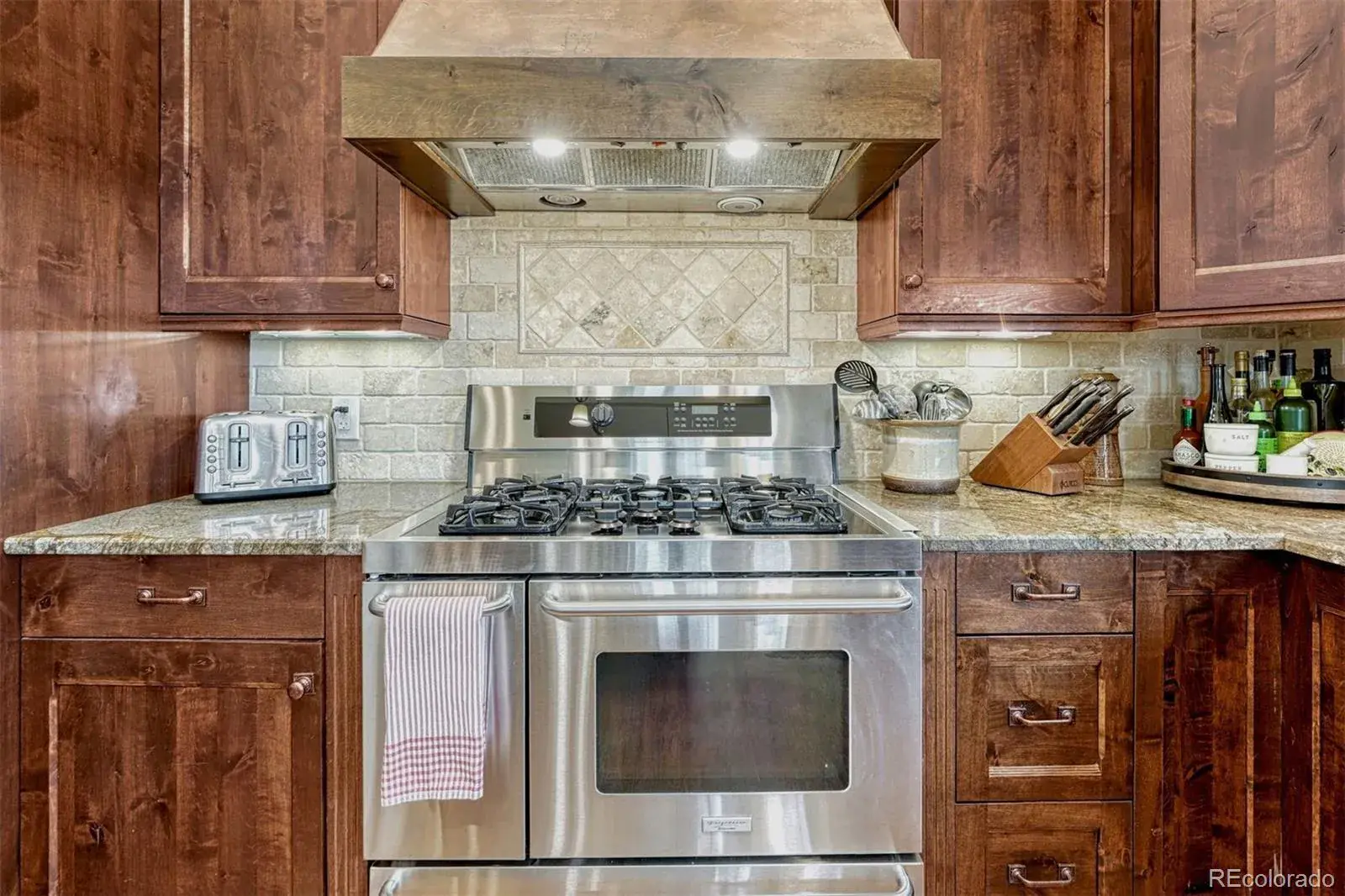 9565 Oak Springs Trail Franktown CO 80116 | MLS #REC6071988 11262025234002 1600 18