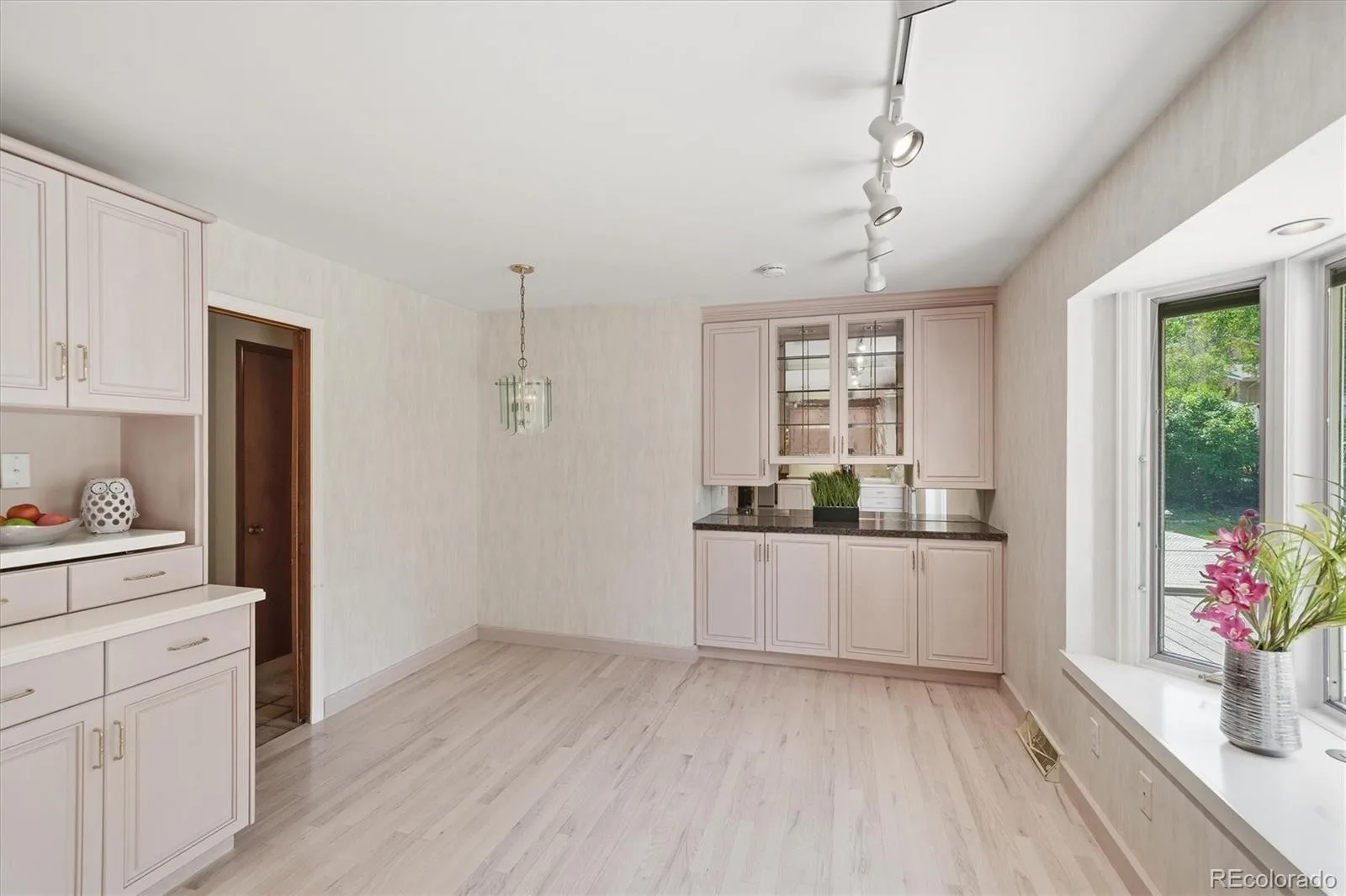 2182 W Briarwood Avenue Littleton CO 80120 MLS #REC6074860 06262026151713 1600 13