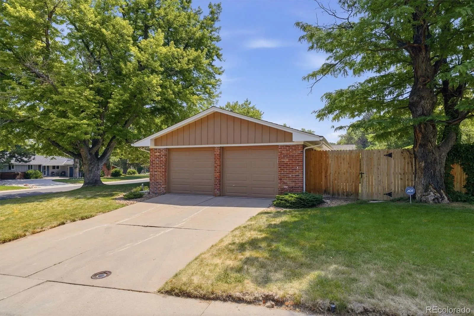 2182 W Briarwood Avenue Littleton CO 80120 MLS #REC6074860 06262026151713 1600 41