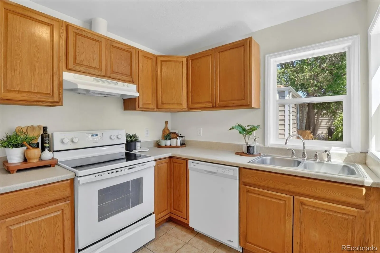1908 Geneva Street Aurora CO 80010 MLS #REC6075167 05282026024916 1600 10