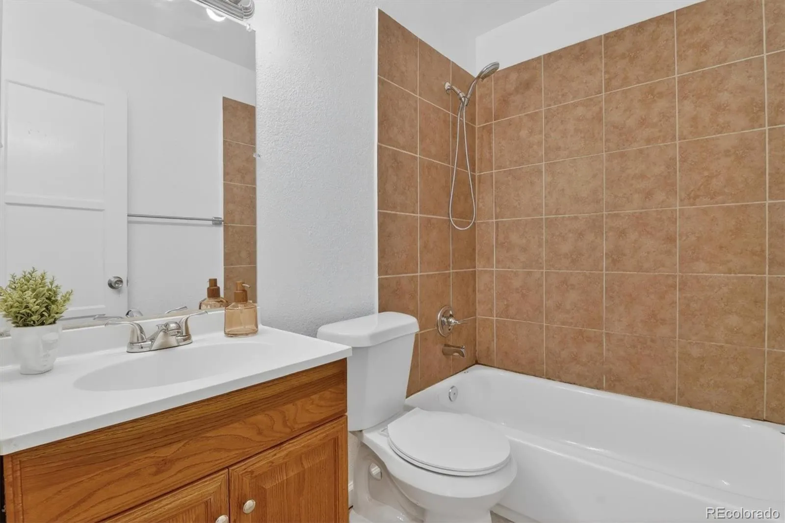 1908 Geneva Street Aurora CO 80010 MLS #REC6075167 05282026024916 1600 24