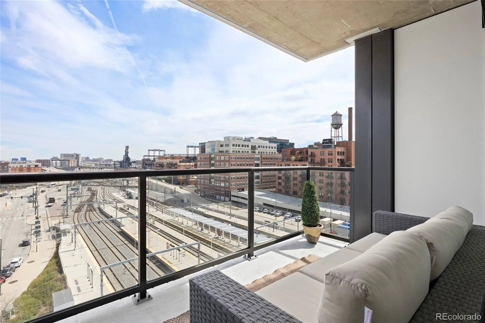 04112026202458 1600 10