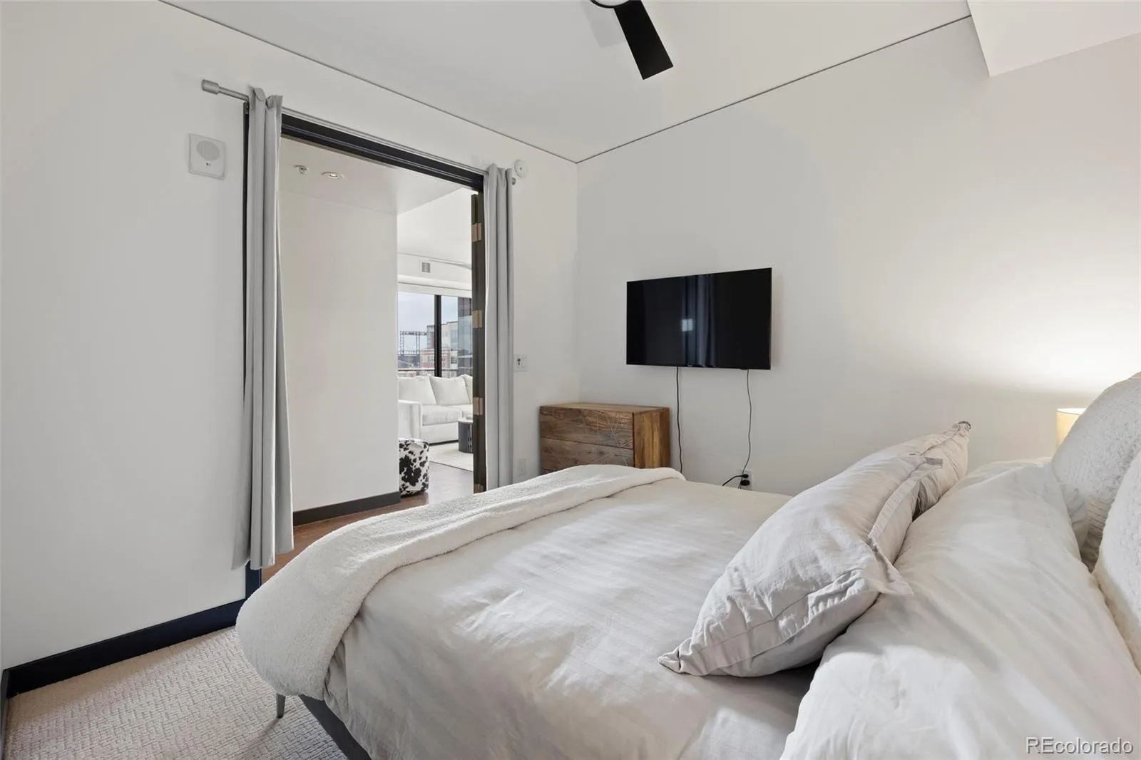 04112026202458 1600 22