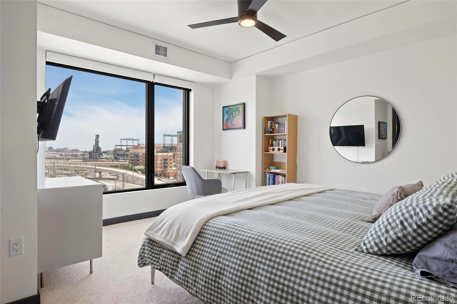 04112026202458 1600 24