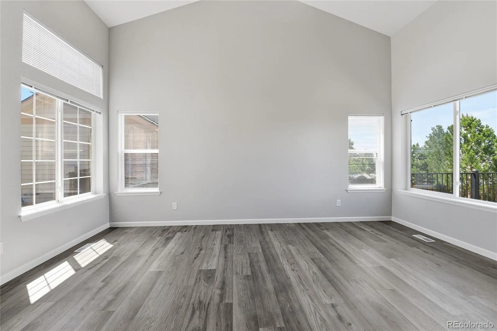 6011 S Zante Circle Aurora CO 80015 MLS #REC6079887 05182026182219 1600 4