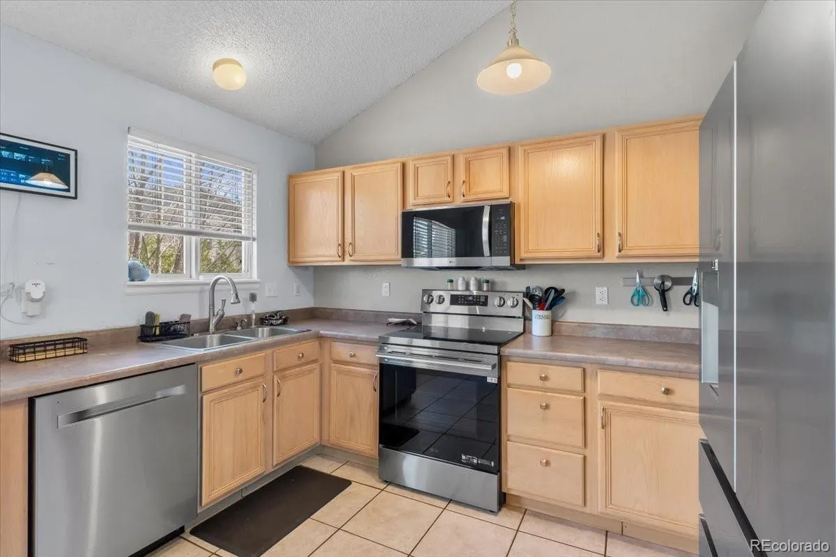 2118 S Truckee Street Aurora CO 80013 MLS #REC6082384 04172026213335 1200 10