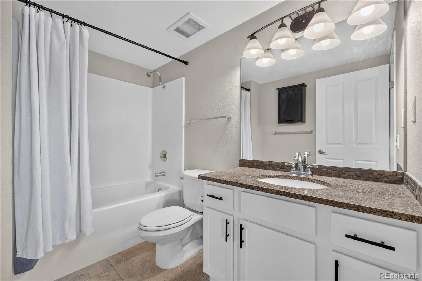 100 Park Avenue #1704 Denver CO 80205 | MLS #REC6083514 08292026005902 1600 22