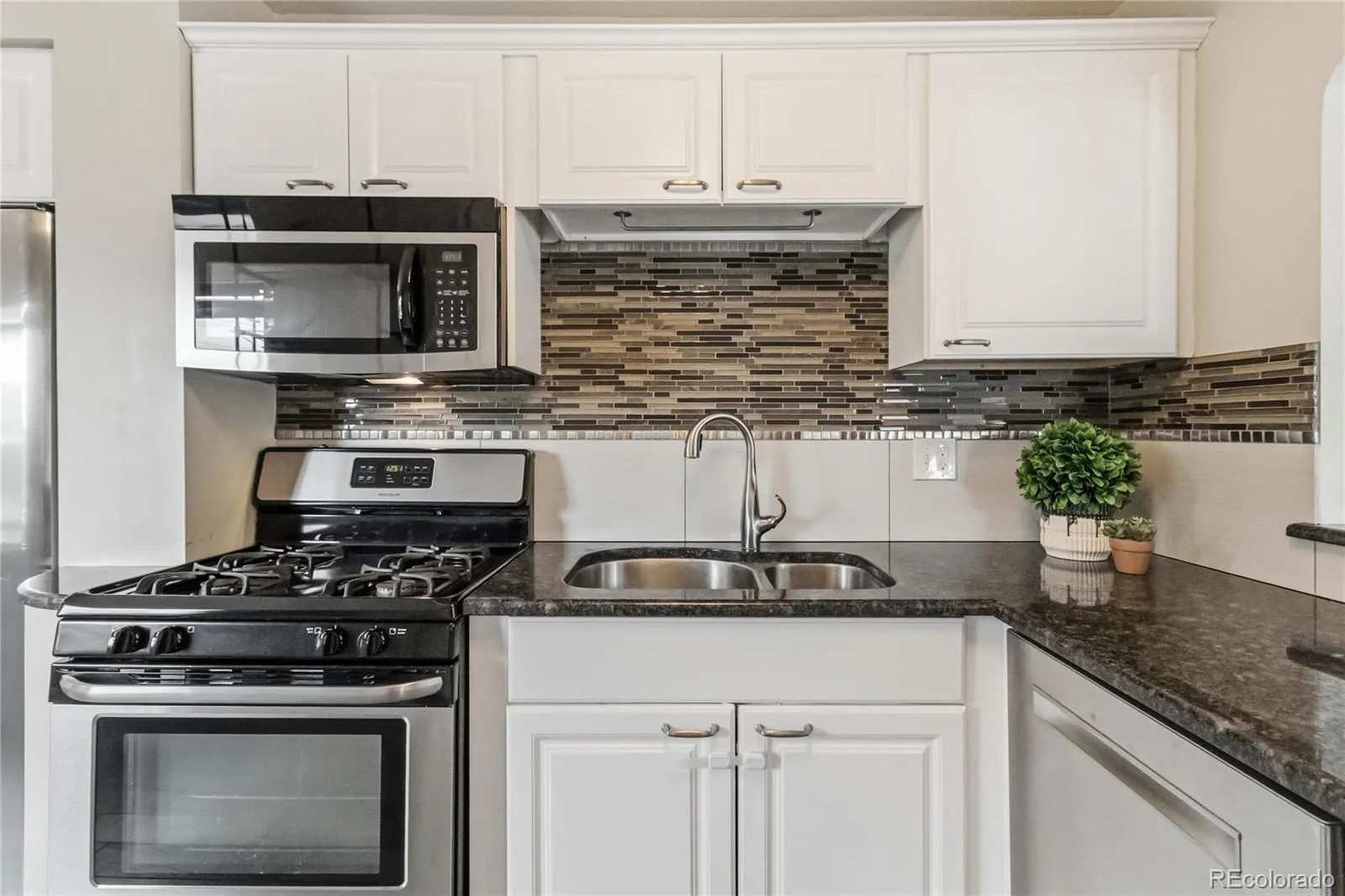 3511 Newport Street Denver CO 80207 MLS #REC6093202 05202026222549 1600 12