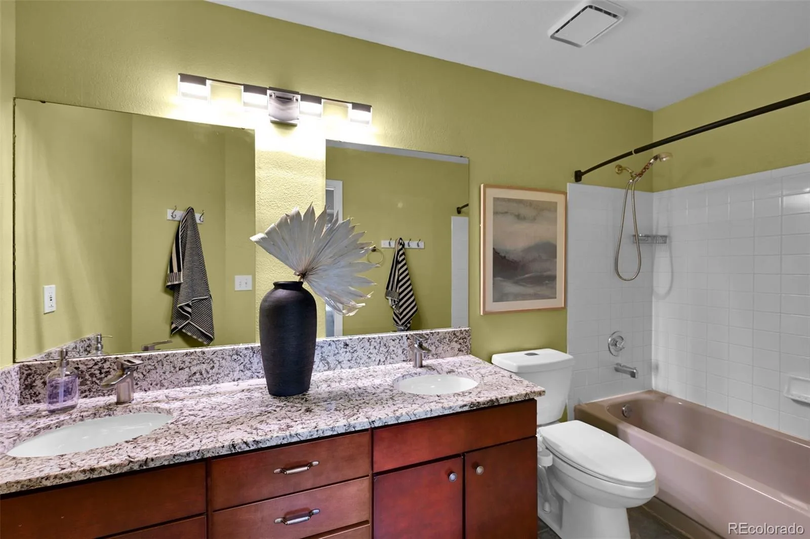 5440 S Vivian Street Littleton CO 80127 | MLS #REC6097929 06302026184127 1600 16