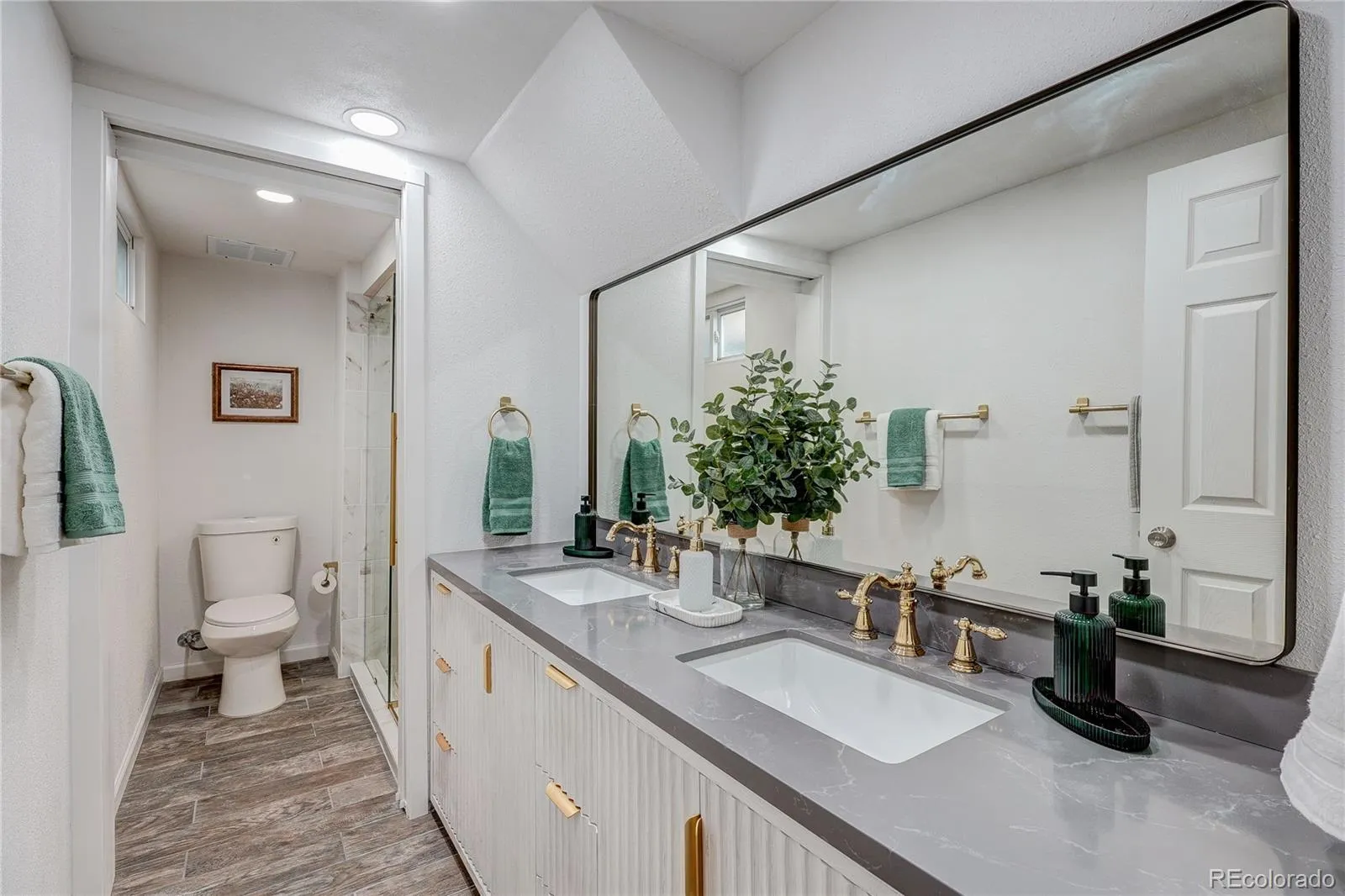 04042026215201 1600 23