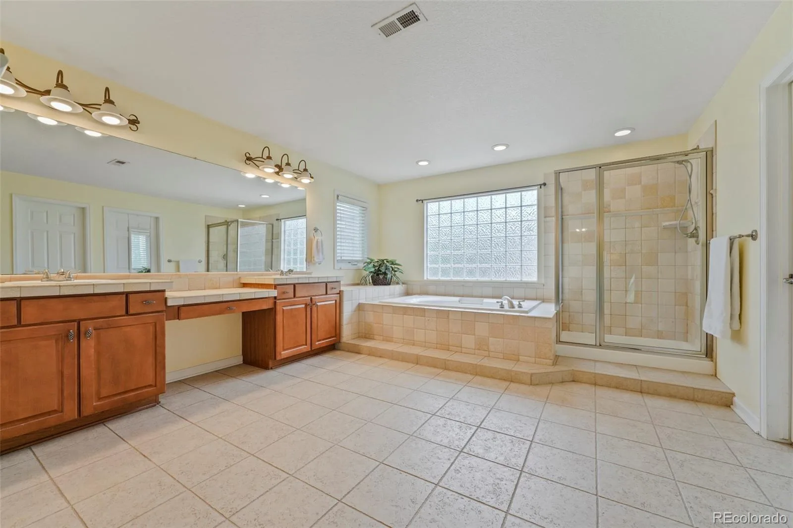 6175 S Fundy Court Aurora CO 80016 | MLS #REC6104013 10012026212842 1600 27