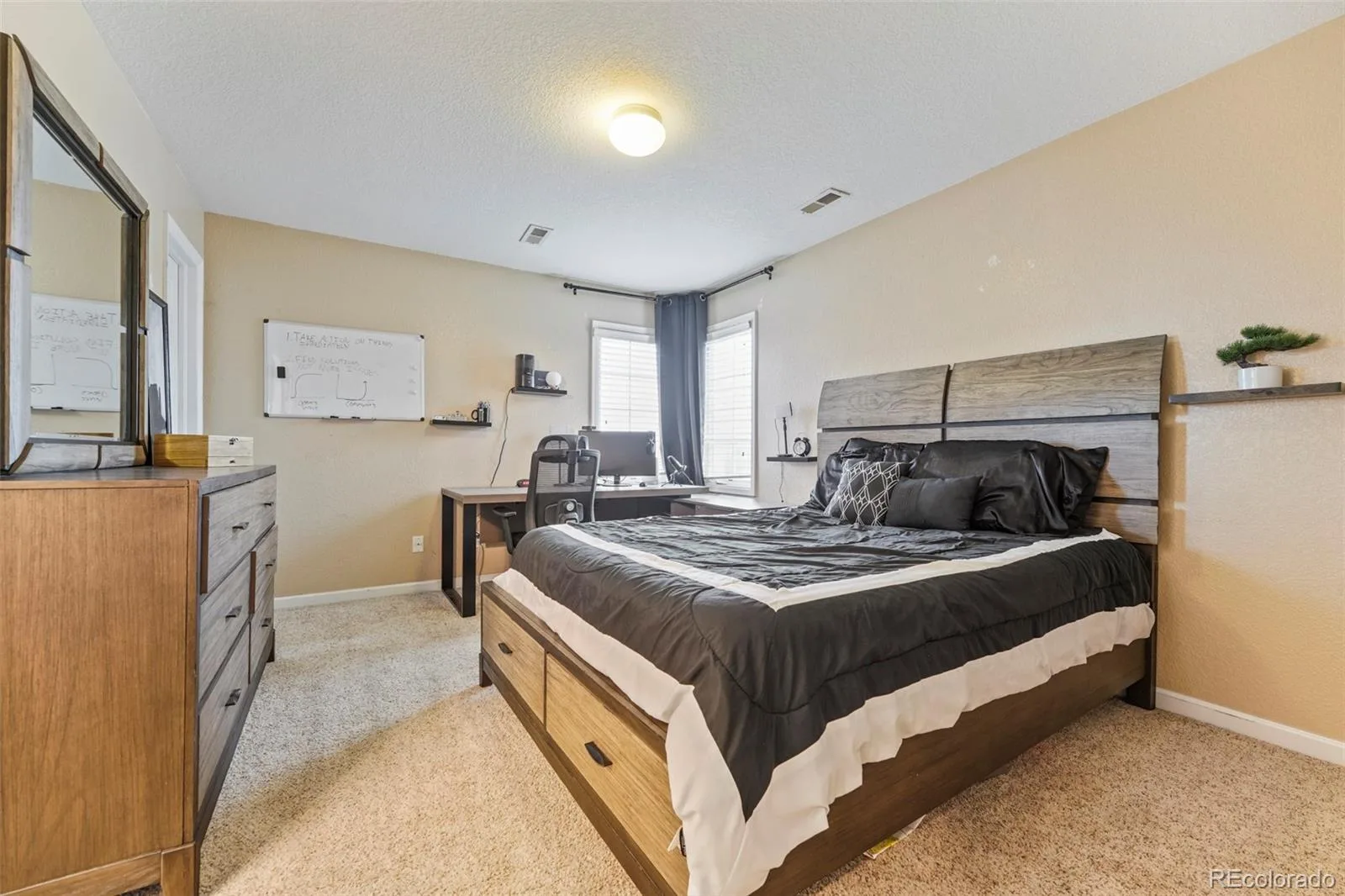 6175 S Fundy Court Aurora CO 80016 | MLS #REC6104013 10012026212842 1600 32