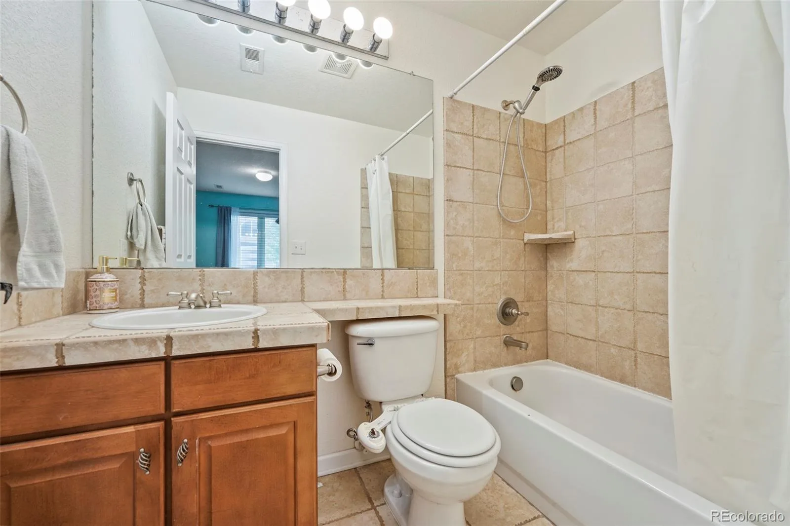 6175 S Fundy Court Aurora CO 80016 | MLS #REC6104013 10012026212842 1600 34