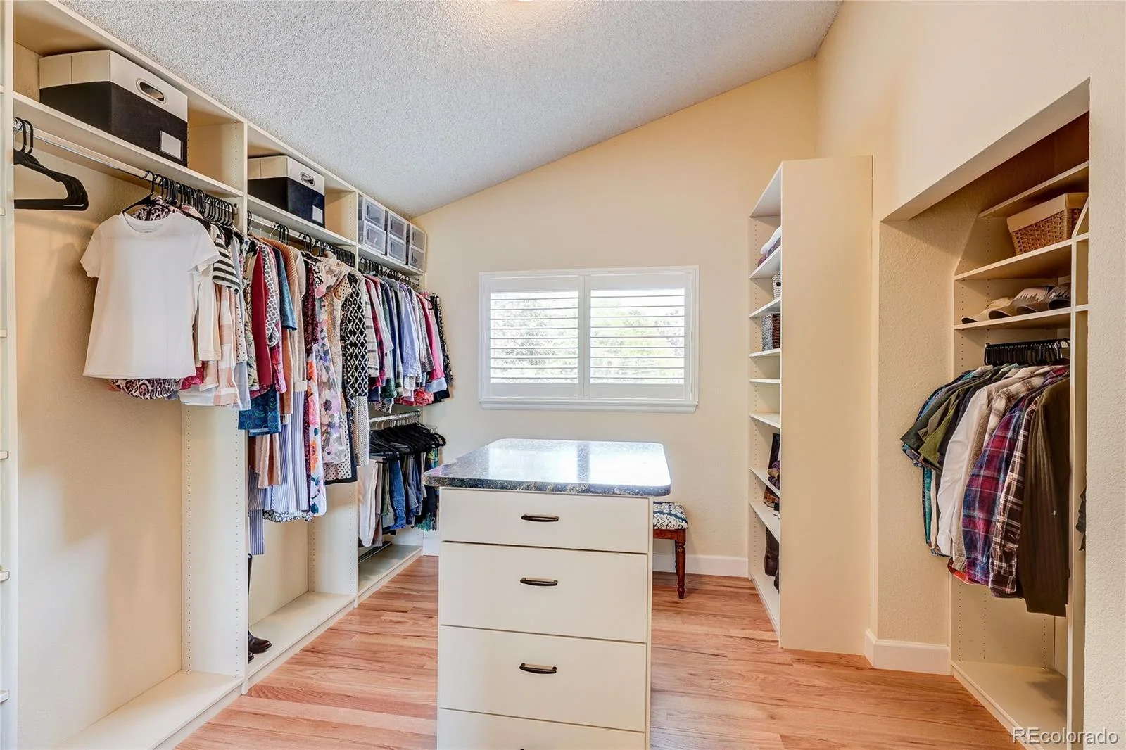 3624 S Ivory Court Aurora CO 80013 | MLS #REC6104167 08132026143547 1600 23