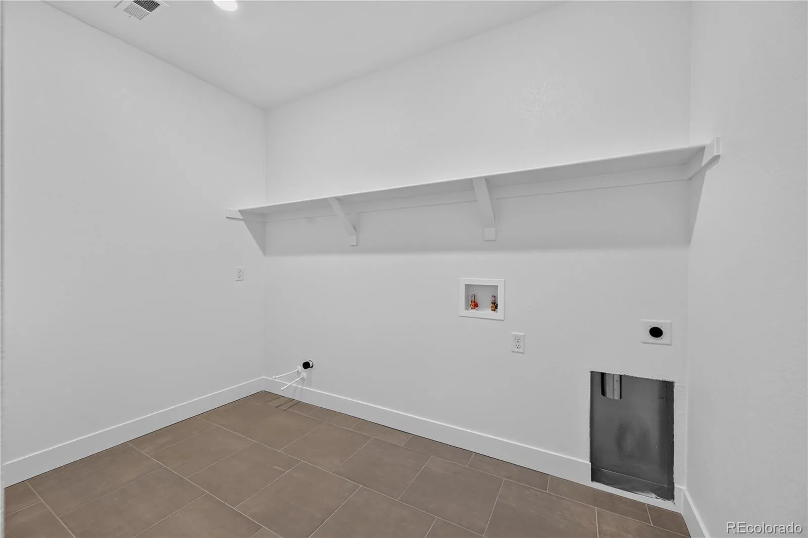 3418 Backdrop Court Castle Rock CO 80108 MLS #REC6107034 07302026195536 1600 29