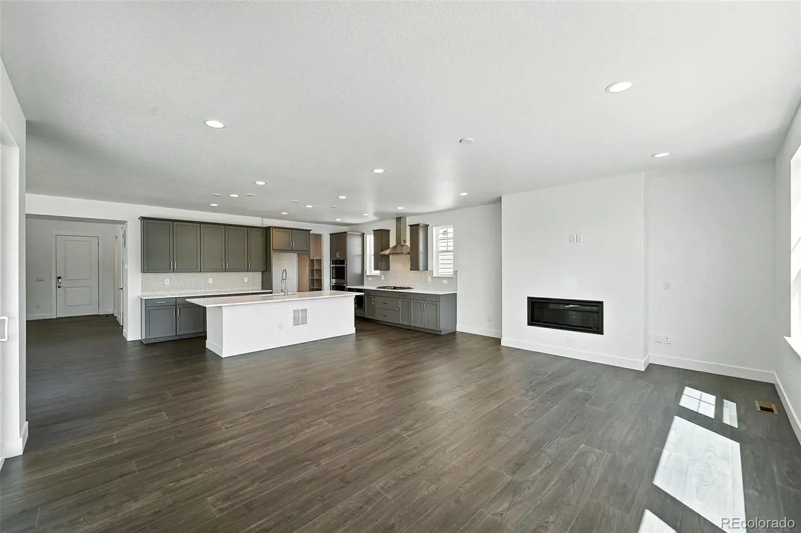 3418 Backdrop Court Castle Rock CO 80108 MLS #REC6107034 10032025011608 1600 7