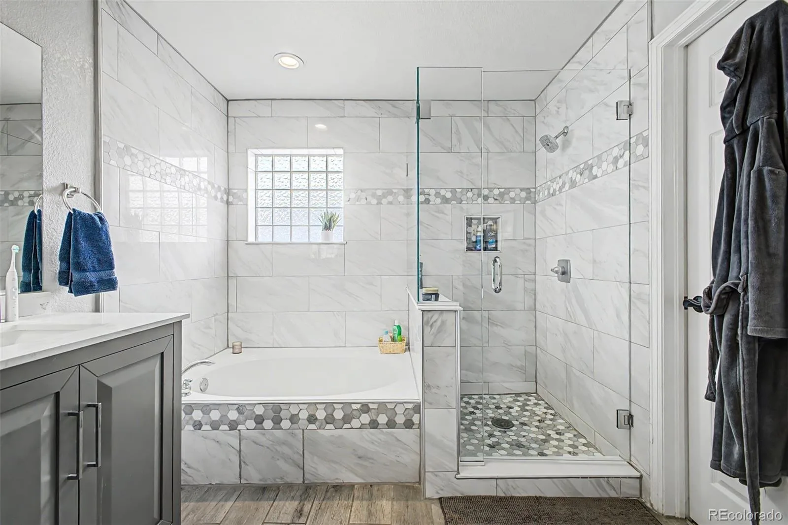9867 E Florida Place Denver CO 80247 | MLS #REC6113907 07302026195544 1600 18