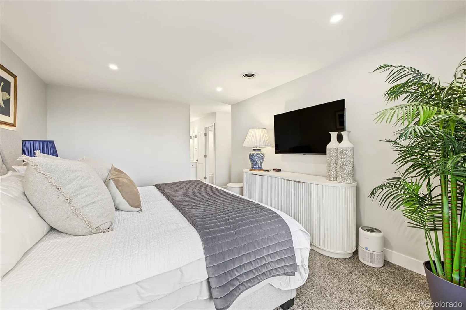 4570 E Yale Avenue #301 Denver CO 80222 | MLS #REC6120582 09302026044836 1600 13