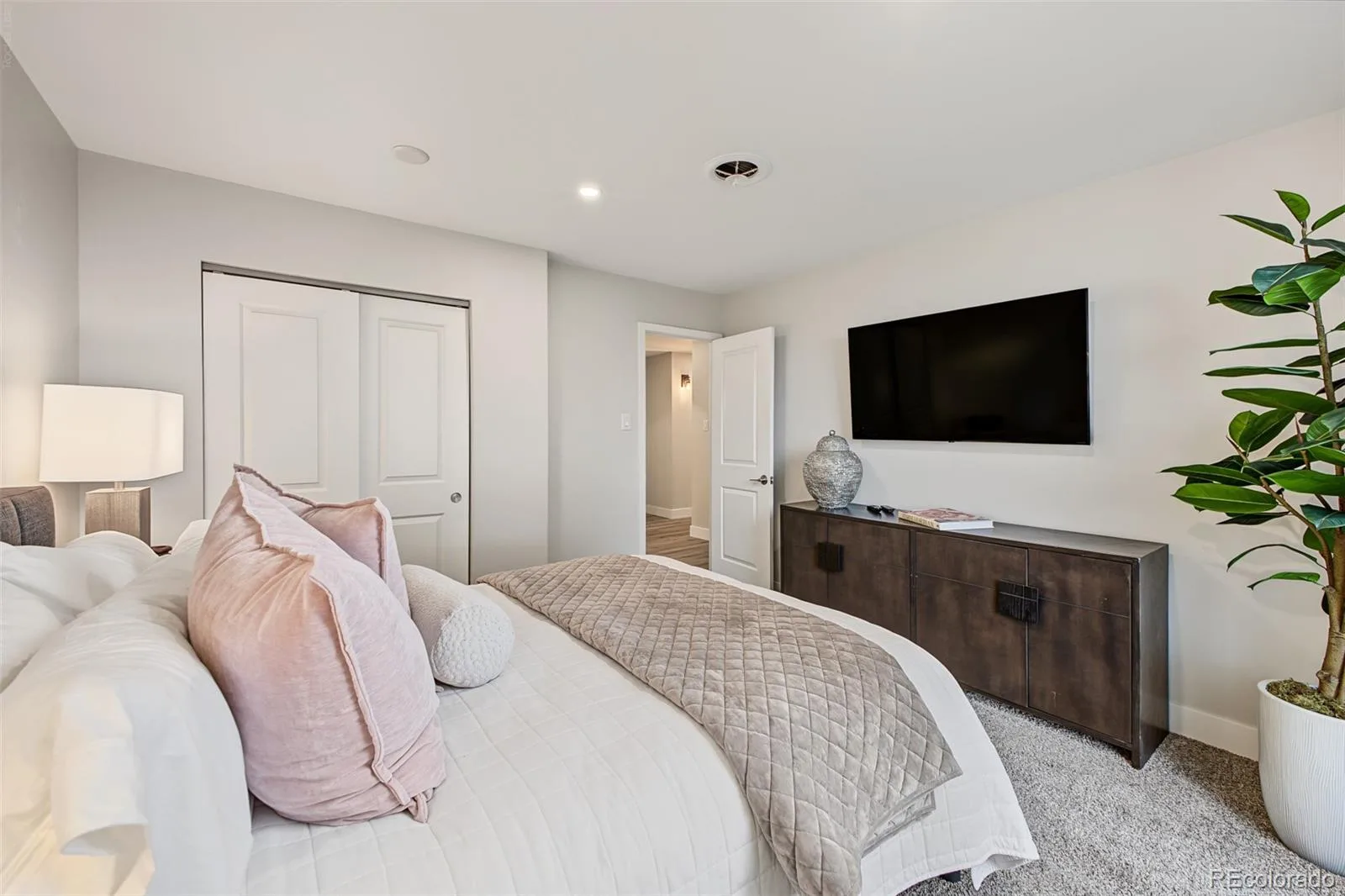 4570 E Yale Avenue #301 Denver CO 80222 | MLS #REC6120582 09302026044836 1600 19