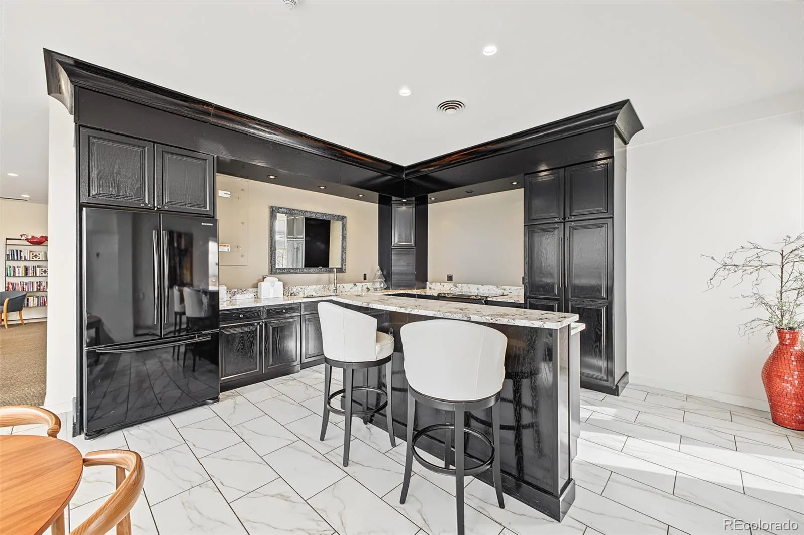 4570 E Yale Avenue #301 Denver CO 80222 | MLS #REC6120582 09302026044836 1600 34