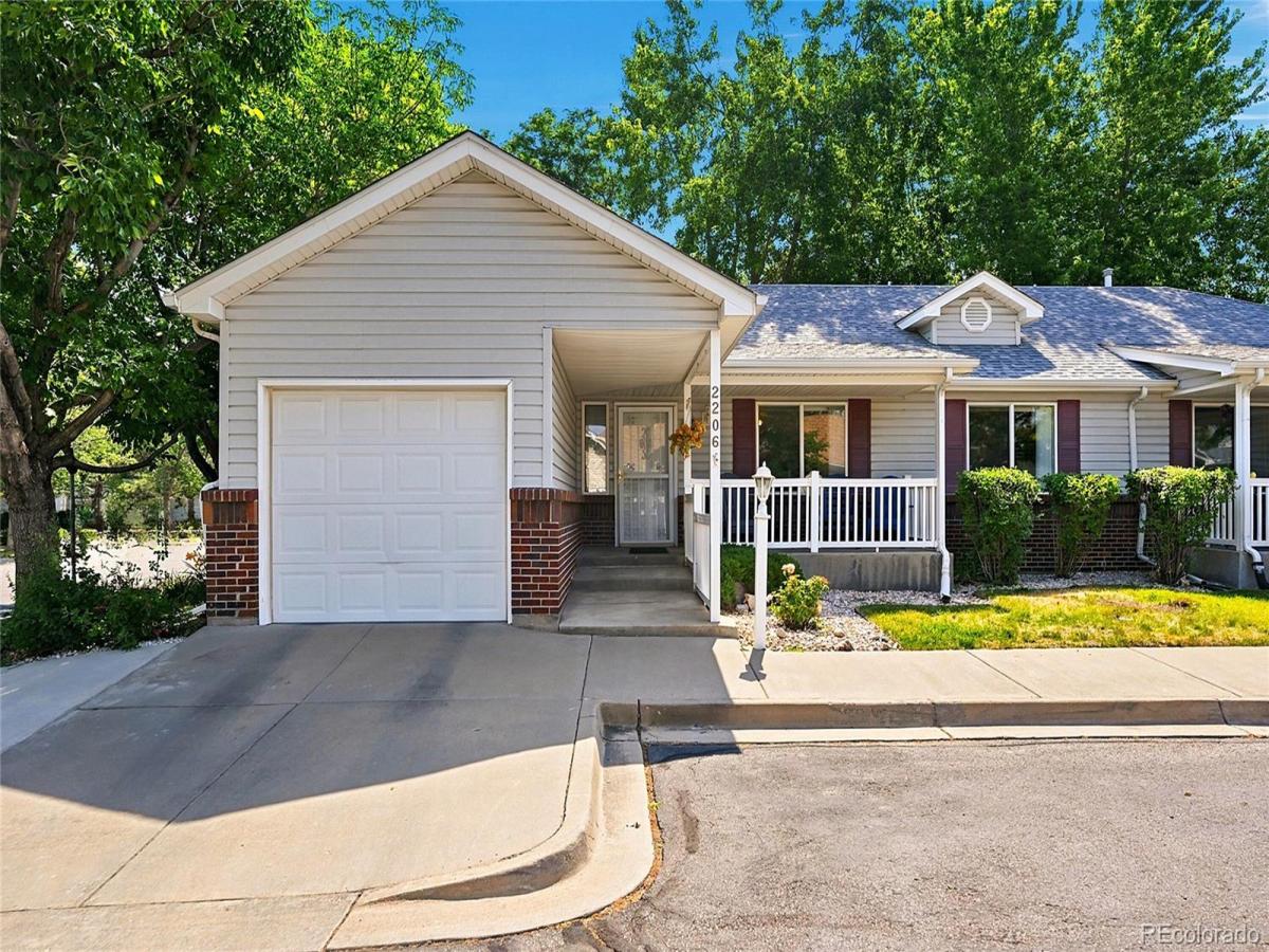 2206 S Iola Street Aurora CO 80014 | MLS #REC6120891 MLS #REC6120891 image #0