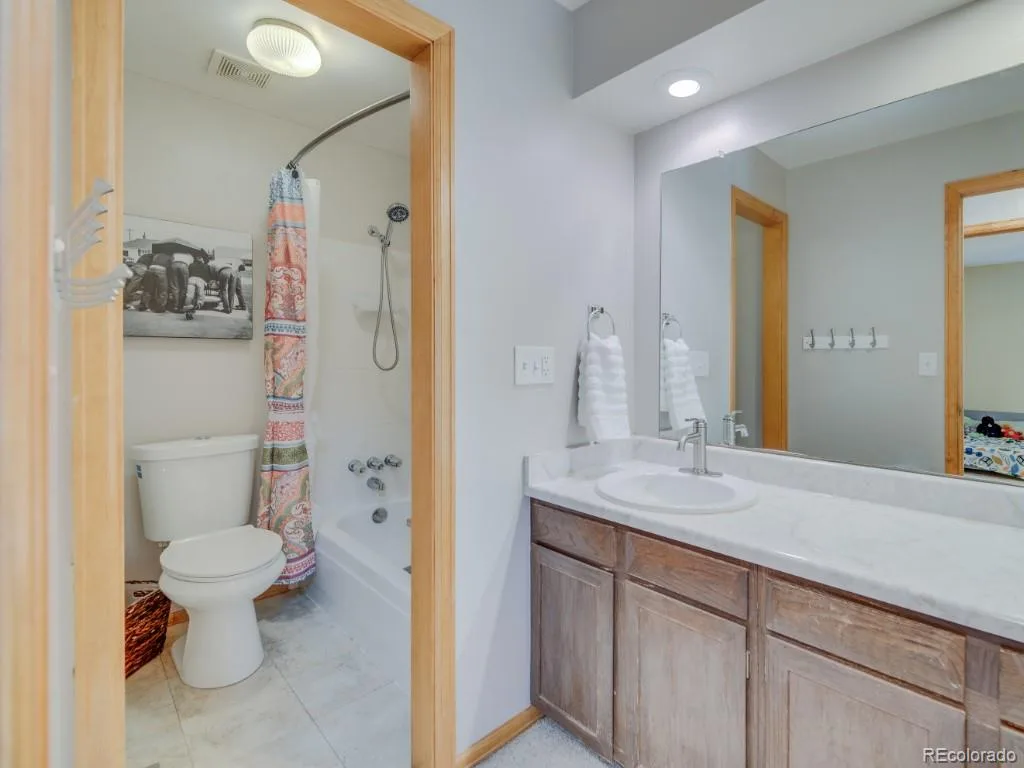 6566 S Ammons Court Littleton CO 80123 | MLS #REC6121199 07172026164527 1024 23