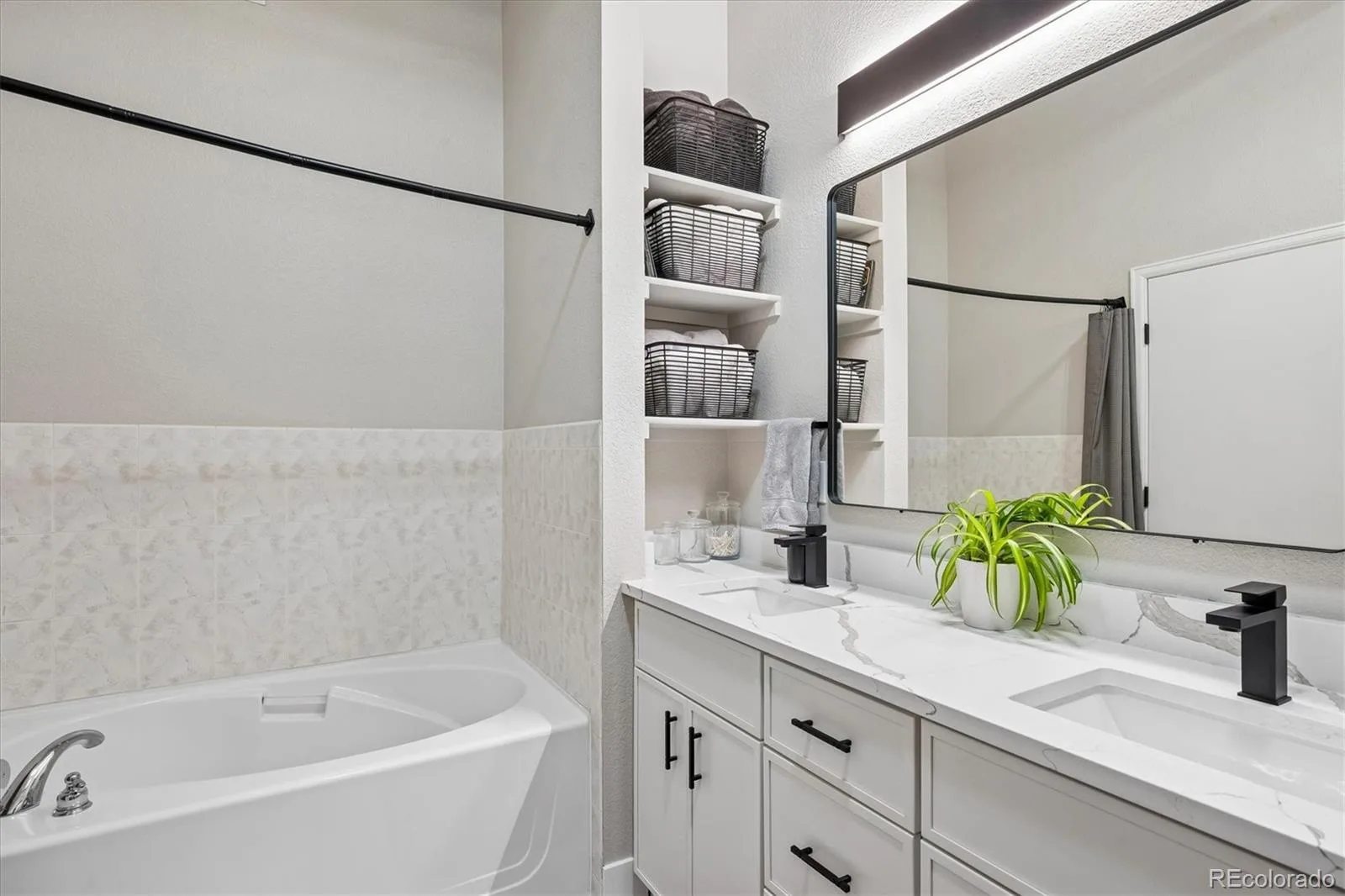 220 Roslyn Street #701 Denver CO 80230 | MLS #REC6126137 07242026201439 1600 11