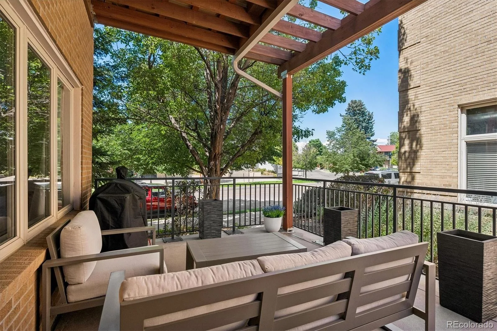 220 Roslyn Street #701 Denver CO 80230 | MLS #REC6126137 07242026201439 1600 13
