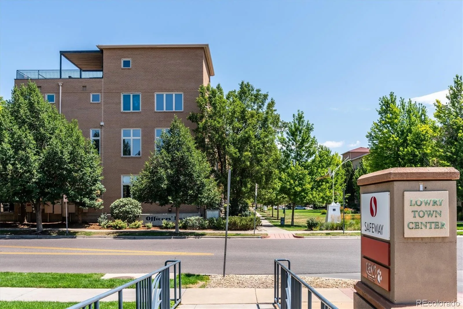 220 Roslyn Street #701 Denver CO 80230 | MLS #REC6126137 07242026201439 1600 23