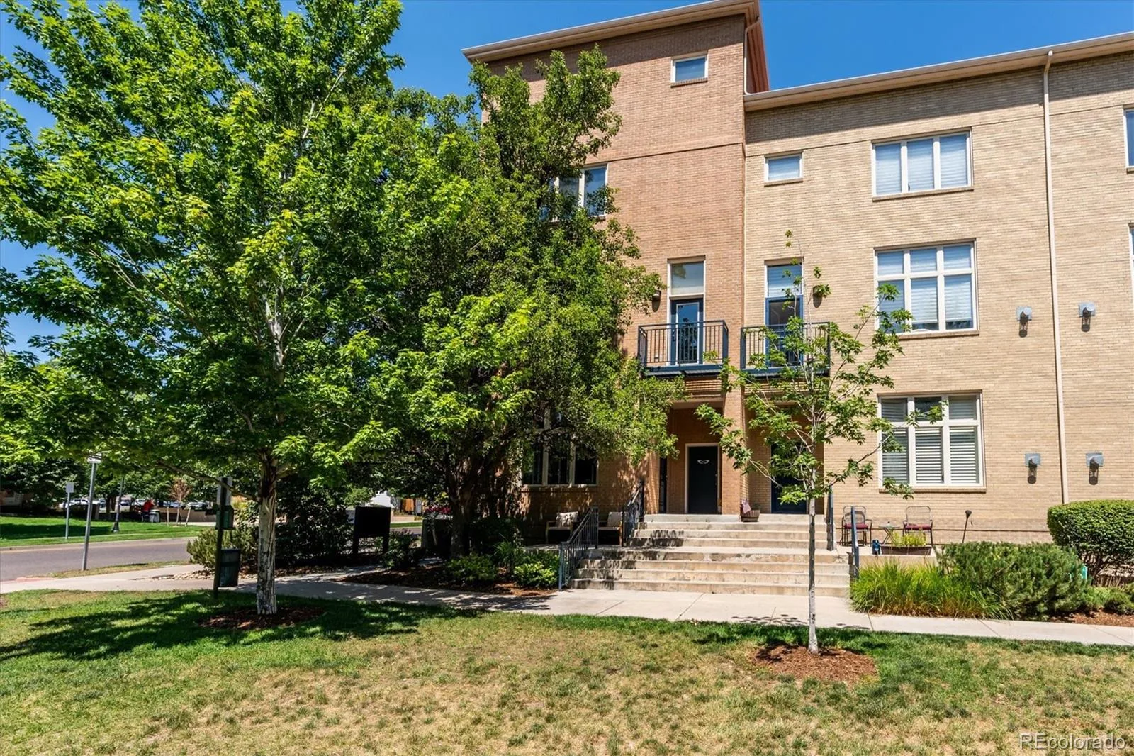 220 Roslyn Street #701 Denver CO 80230 | MLS #REC6126137 07242026201439 1600 5