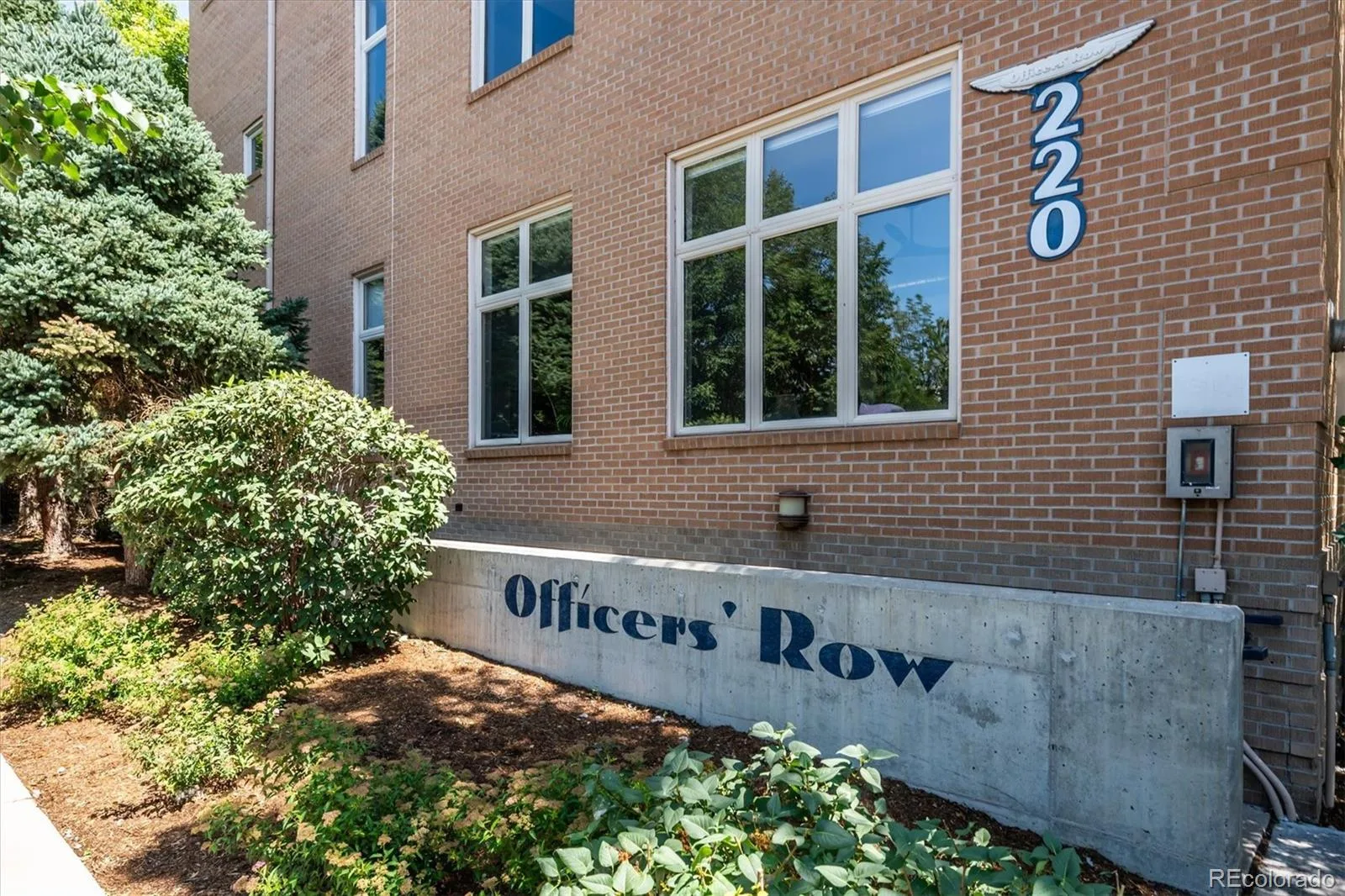220 Roslyn Street #701 Denver CO 80230 | MLS #REC6126137 07242026201439 1600 6