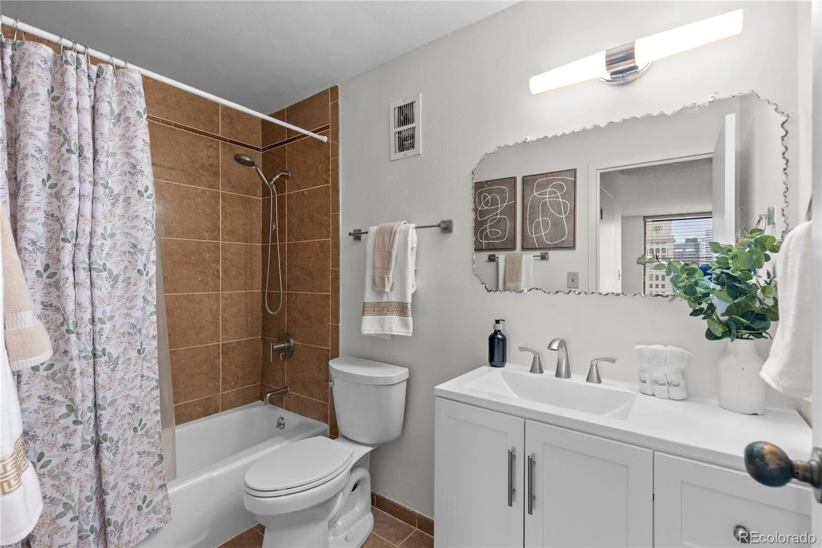 1625 Larimer Street #2104 Denver CO 80202 | MLS #REC6145899 08112026210106 1600 30