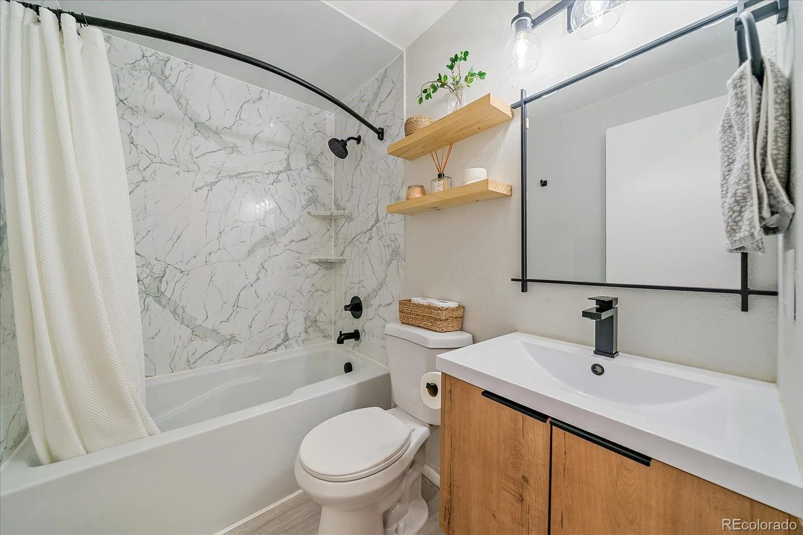 1344 S Dover Way Lakewood CO 80232 | MLS #REC6149294 08212026012353 1600 13
