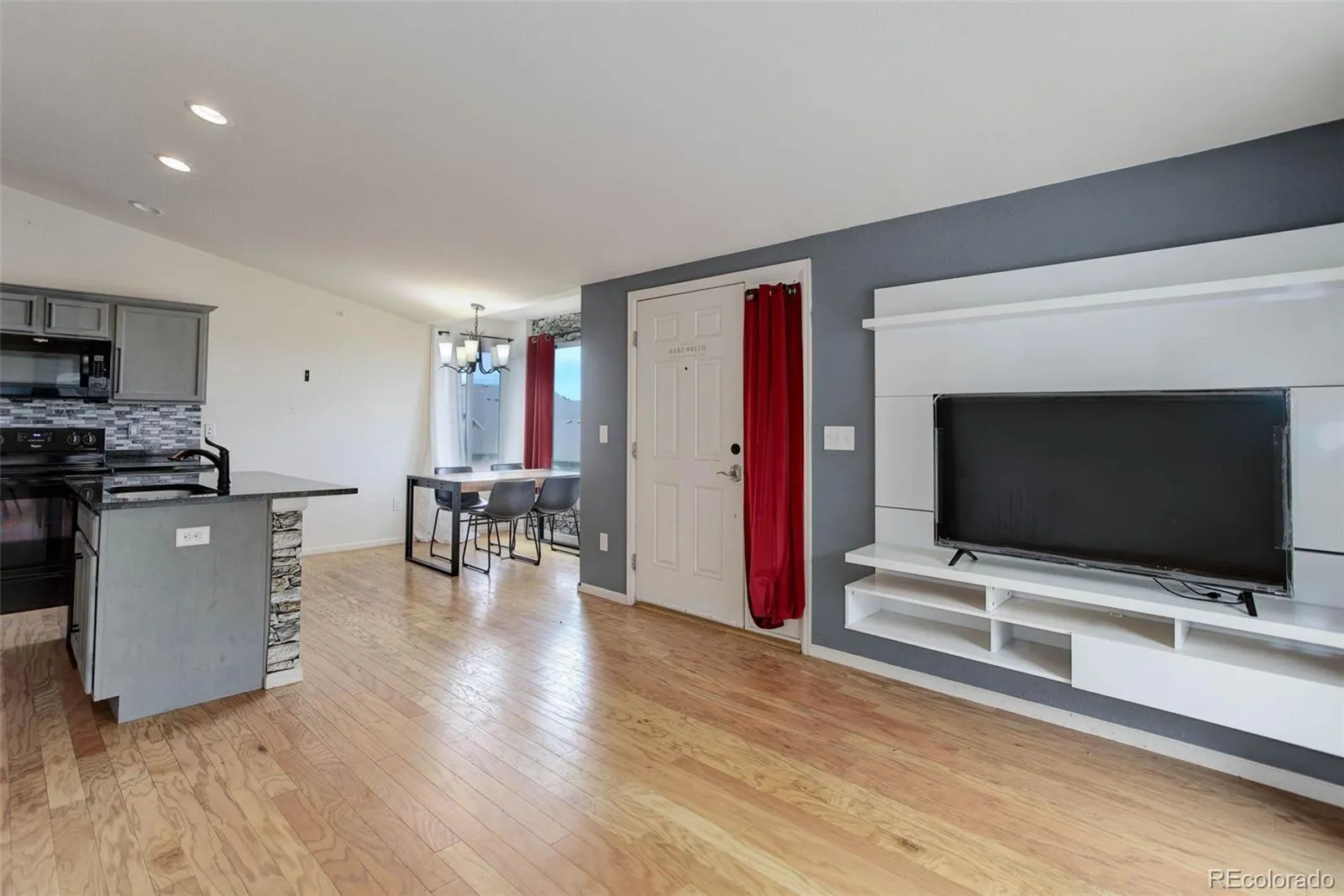 15165 E 16th Place #201 Aurora CO 80011 MLS #REC6150590 04052026182505 1600 0