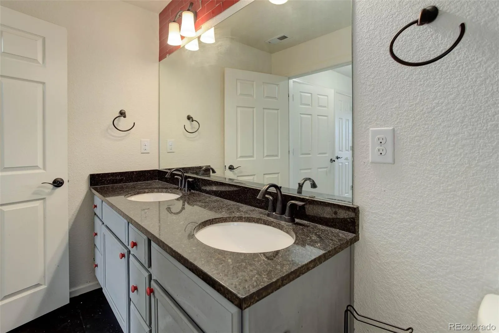 15165 E 16th Place #201 Aurora CO 80011 MLS #REC6150590 04052026182505 1600 15