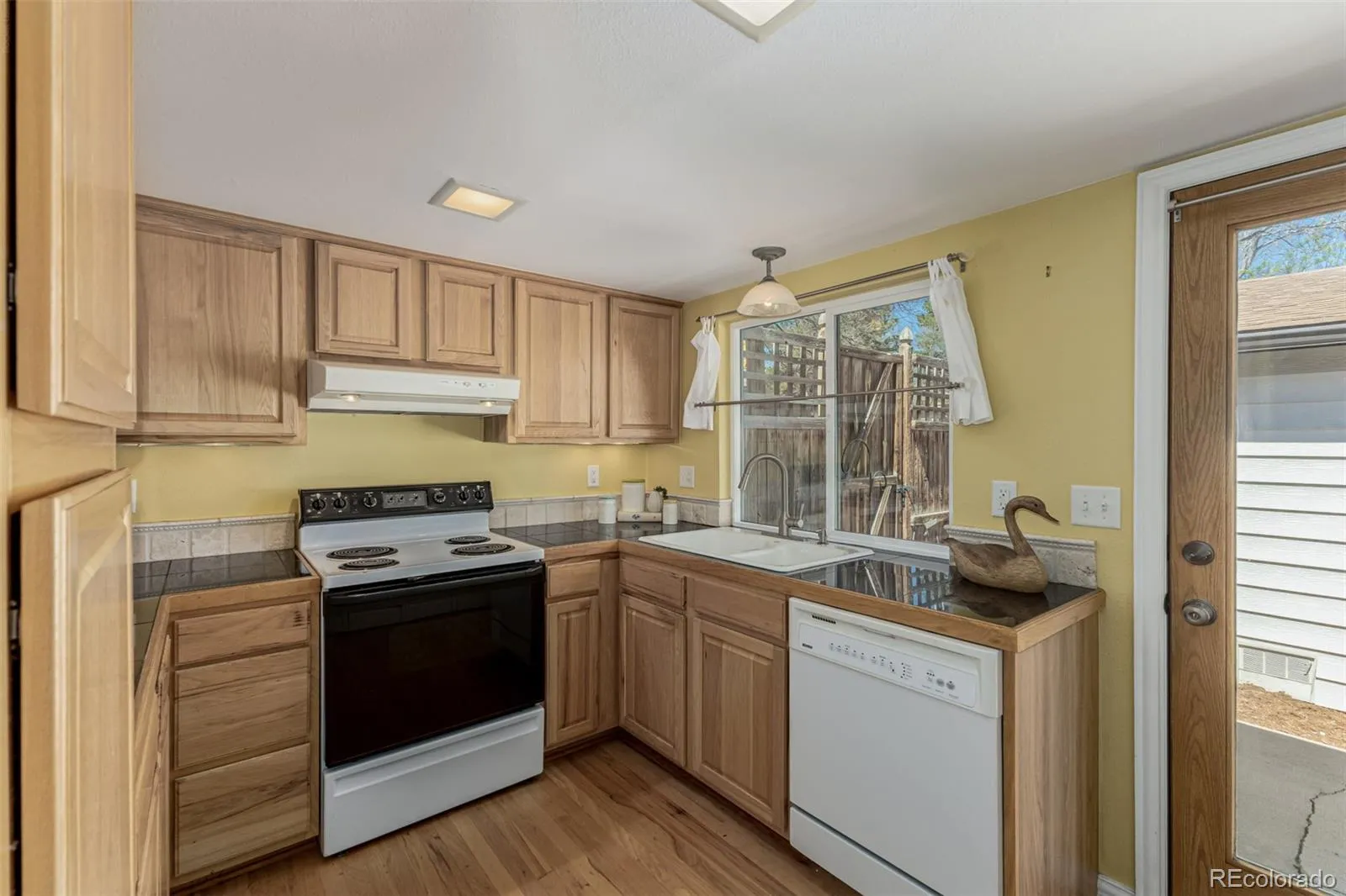 3571 S Kittredge Street #E Aurora CO 80013 MLS #REC6151038 04272026140834 1600 8