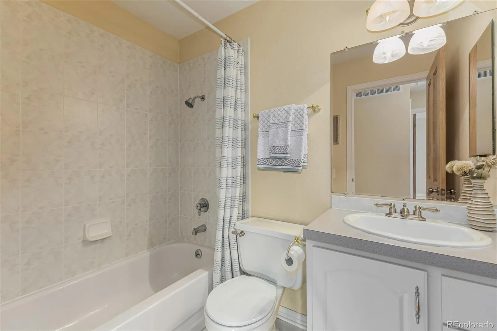 3571 S Kittredge Street #E Aurora CO 80013 | MLS #REC6151038 07092026134637 1600 22