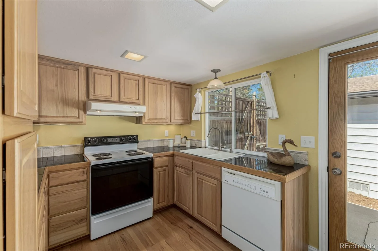 3571 S Kittredge Street #E Aurora CO 80013 | MLS #REC6151038 07092026134637 1600 6