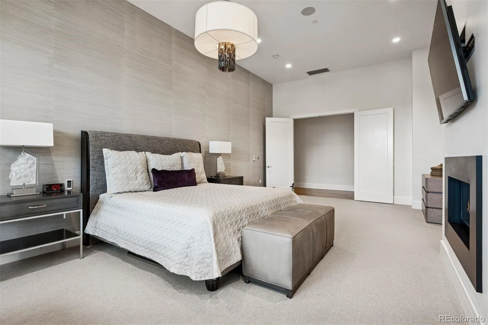 250 Columbine Street #703 Denver CO 80206 | MLS #REC6155990 05282026020104 1600 17